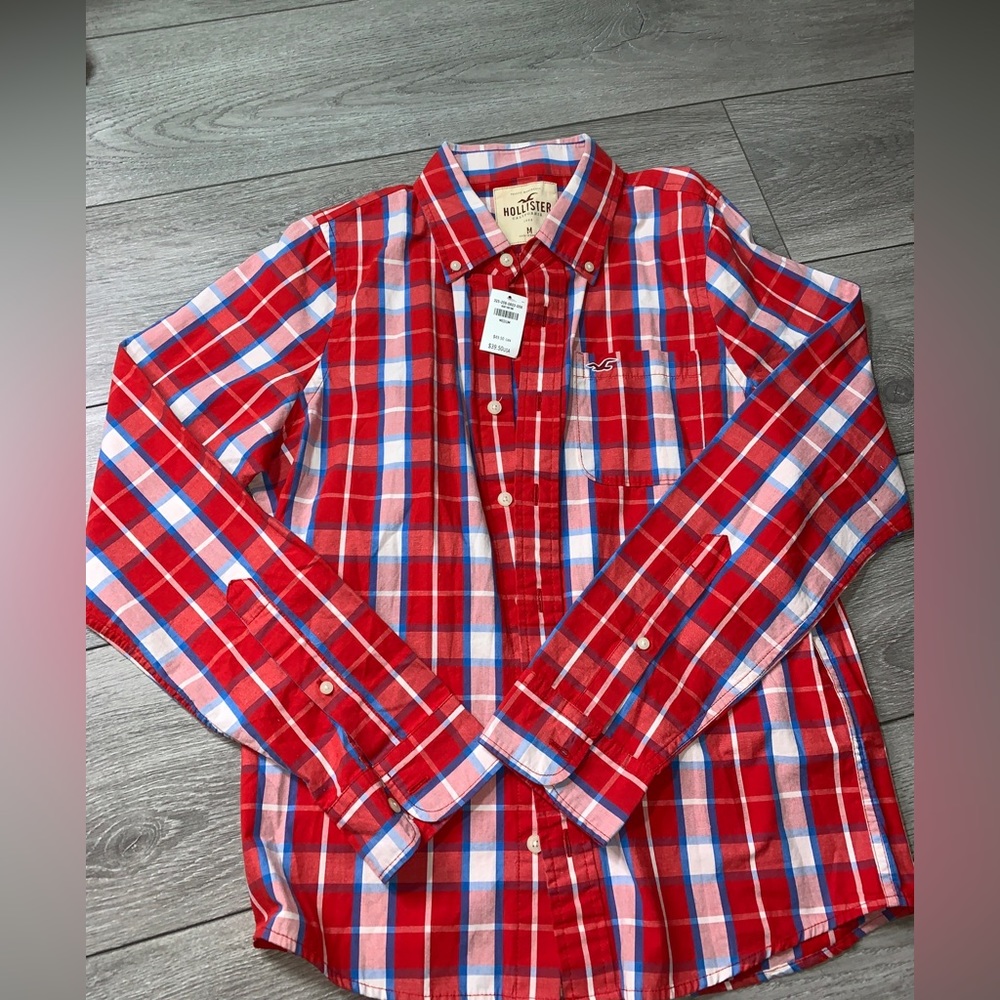 NWT size M Hollister Button Up